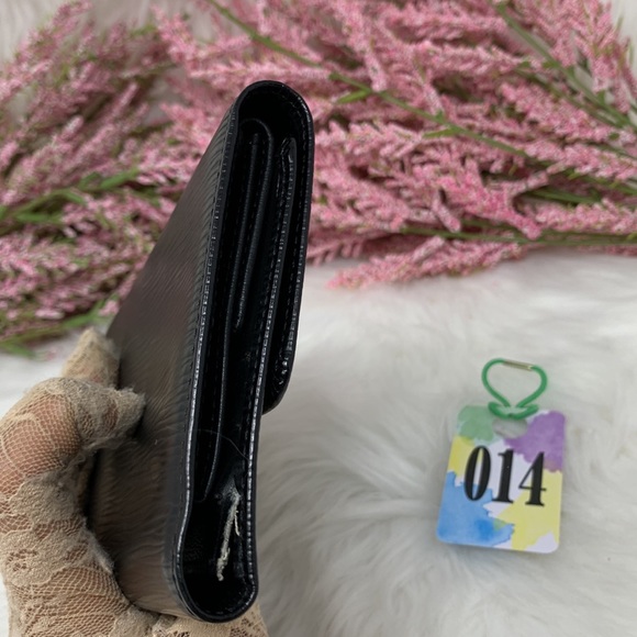 014 Authentic Louis Vuitton Epi Black International Wallet Datecode: CA1914 - Picture 10 of 11